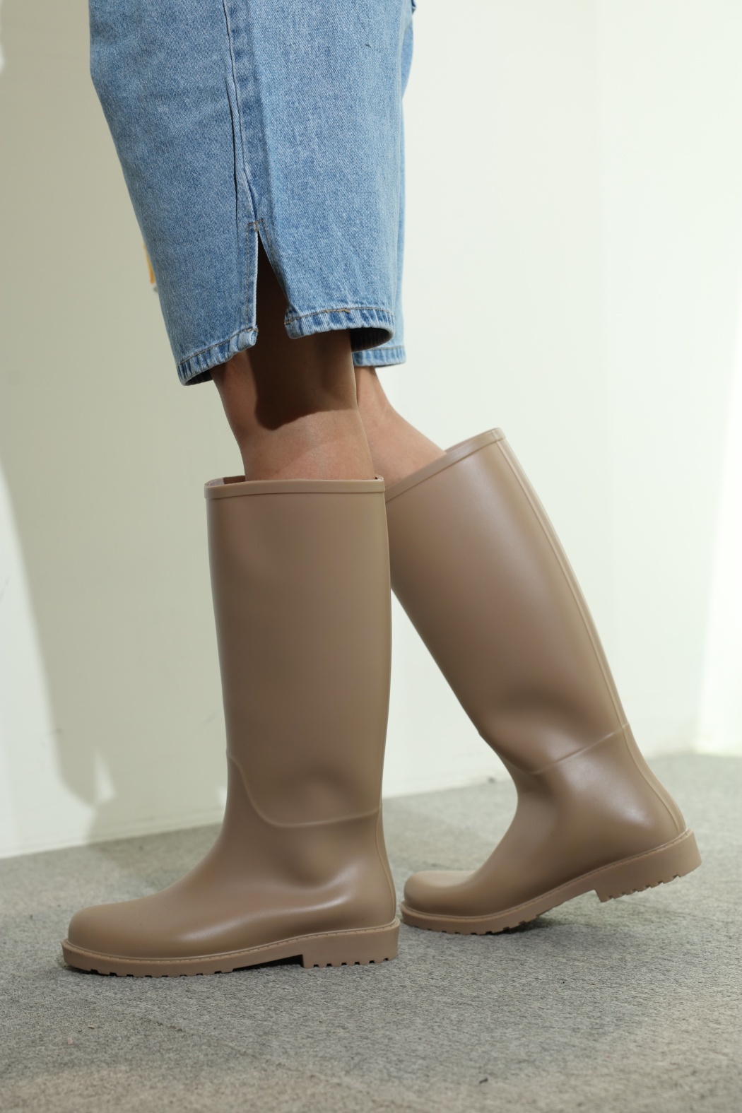 【穿拍樣品】中筒雨靴-杏