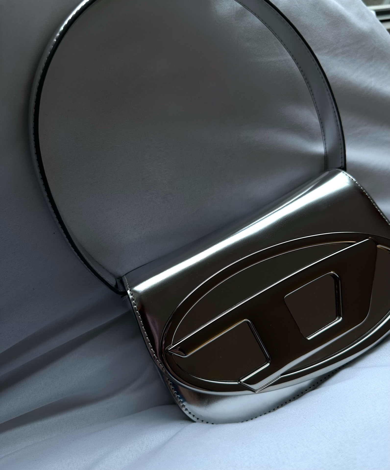 日本連線中🇯🇵 DIESEL 1DR 金屬 Y2K 腋下包 單肩包 側背包 叮噹包 金屬色 / 預購