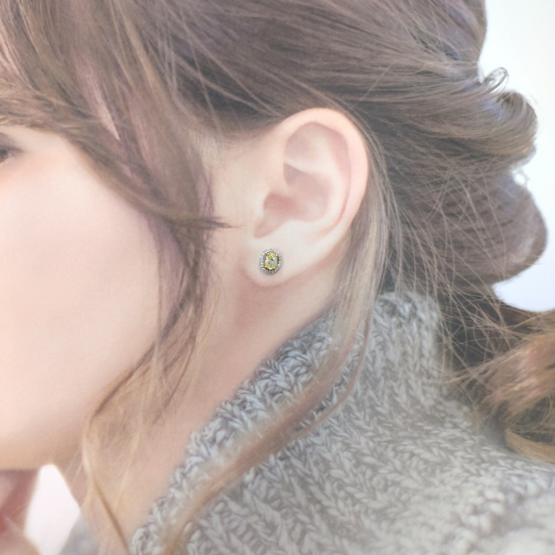 18K White Gold 0.91ct Fancy Yellow Diamond Earrings