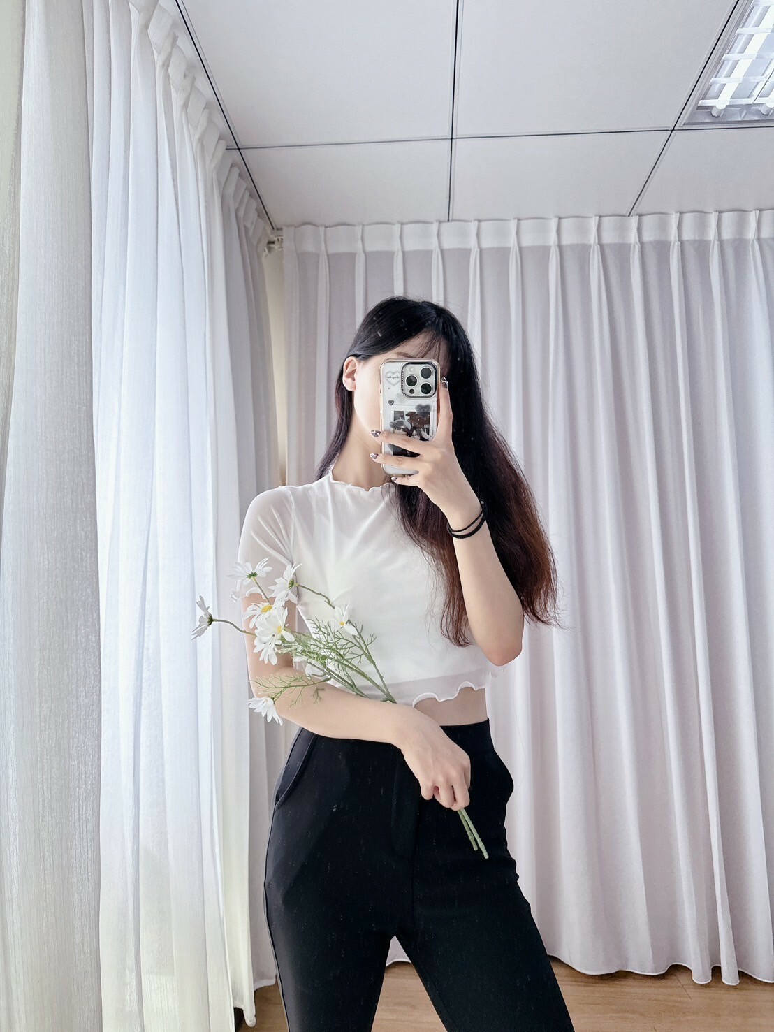 超舒適木耳邊透膚上衣