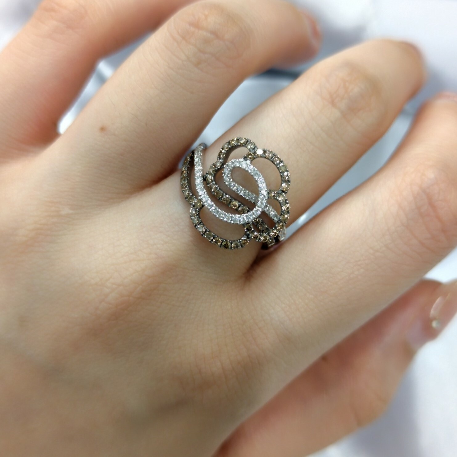 18K Gold 0.67ct Black and White Diamond Ring