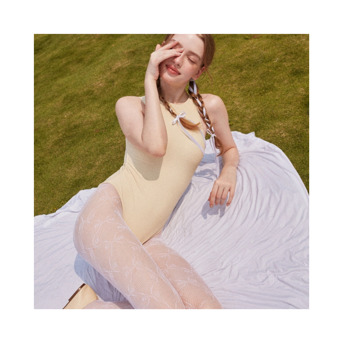 ▲LeReve Beaut 不規則削肩連身泳裝 純粹白