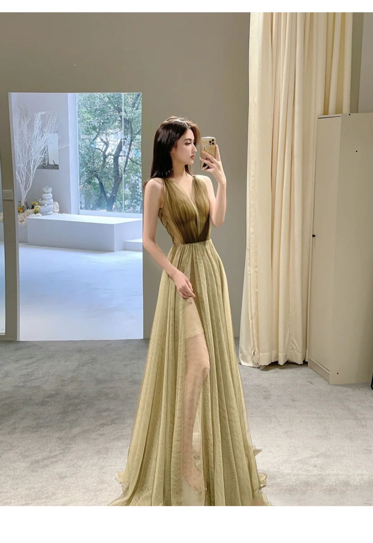 軟紗堆疊 透膚深V長禮服