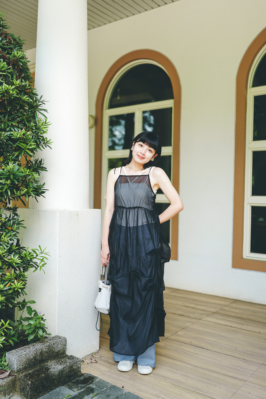 歐根紗蝴蝶結吊帶裙(三色-濃黑)