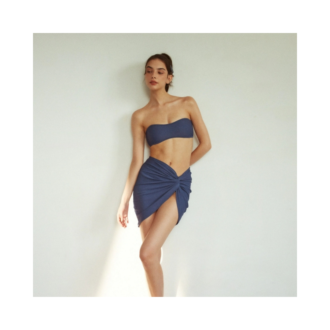 ▲LeReve Beaut 兩穿細肩平口泳衣 自在藍