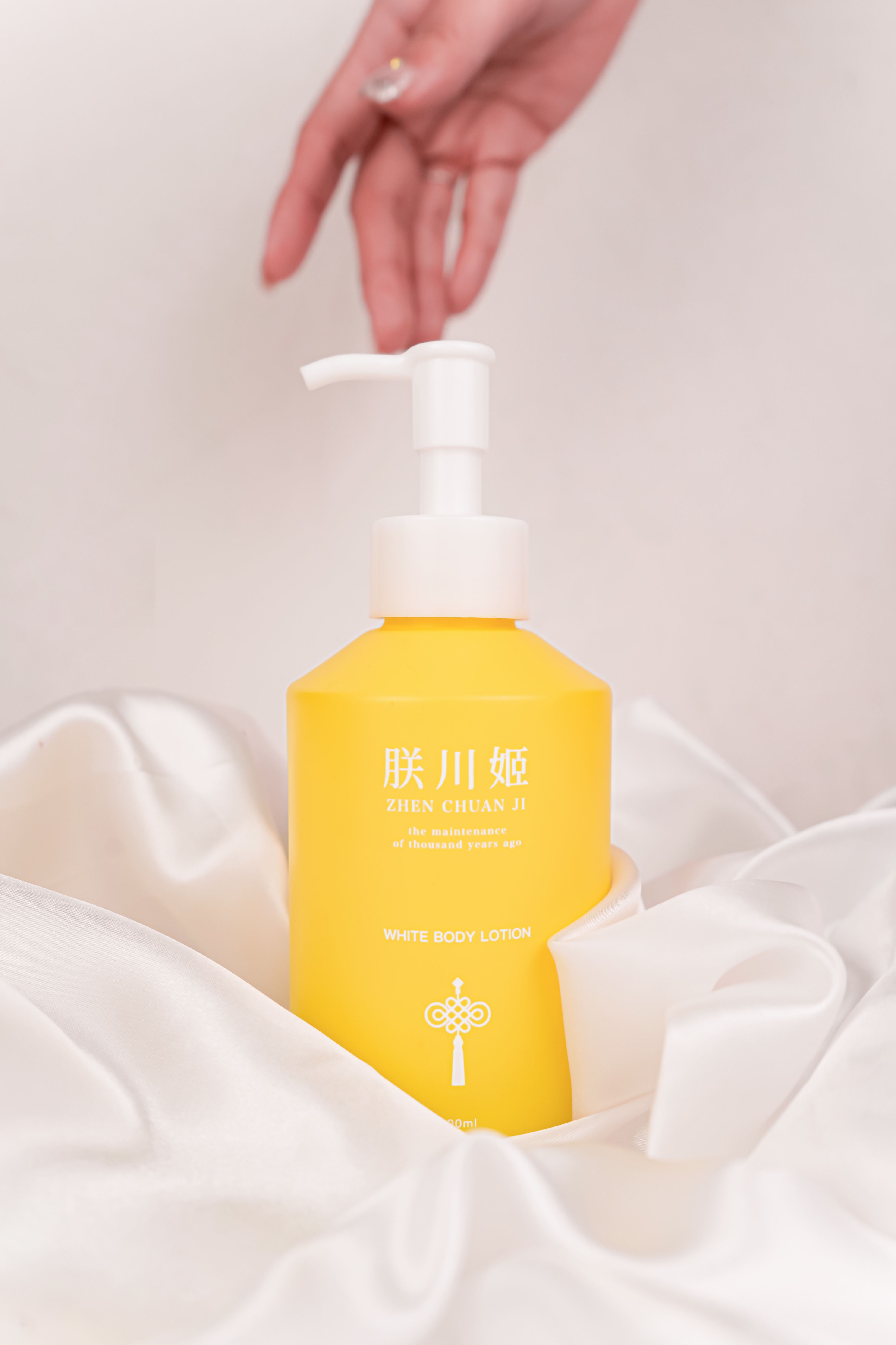 Moisturizing and brightening lotion