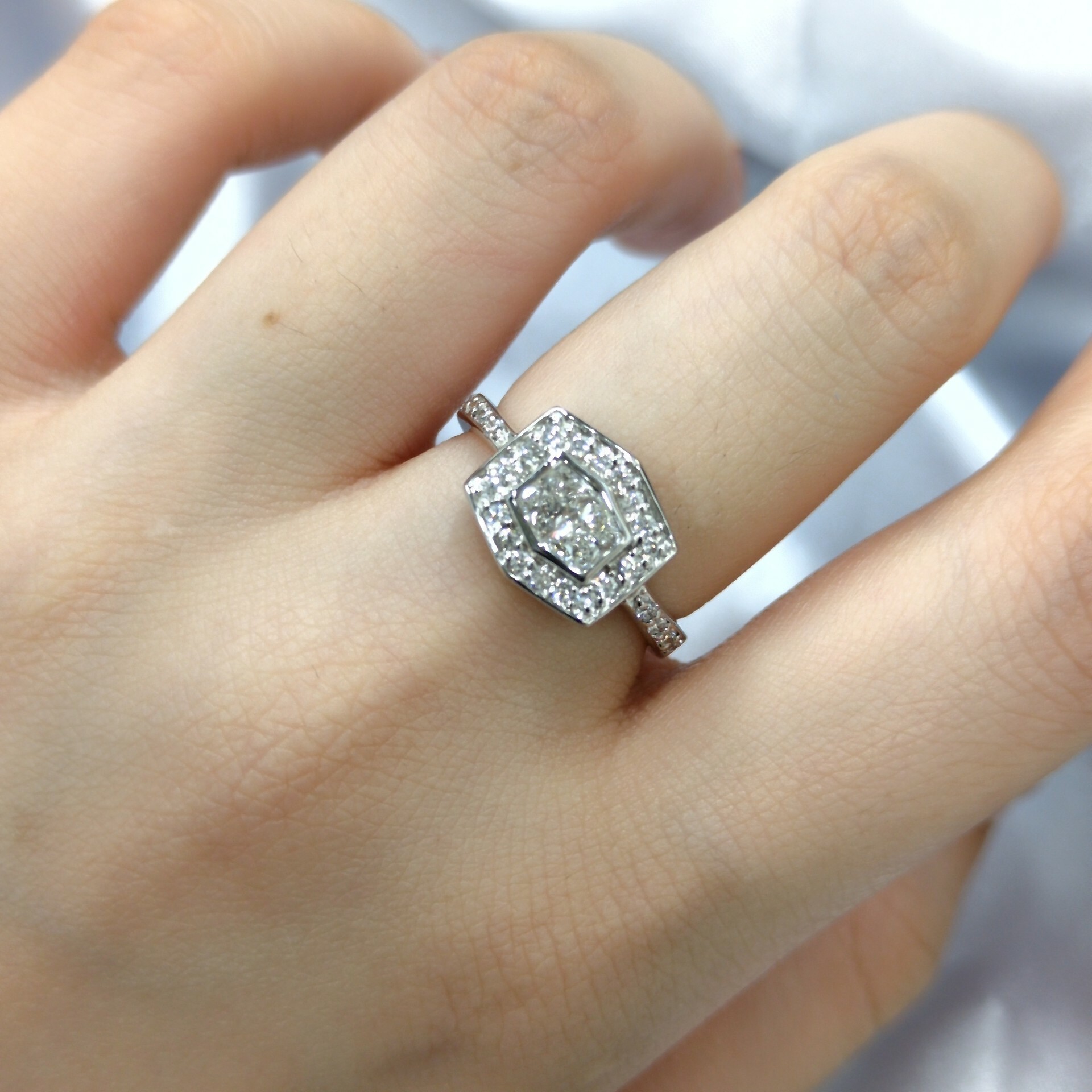 全新18K白金57份鑽石戒指