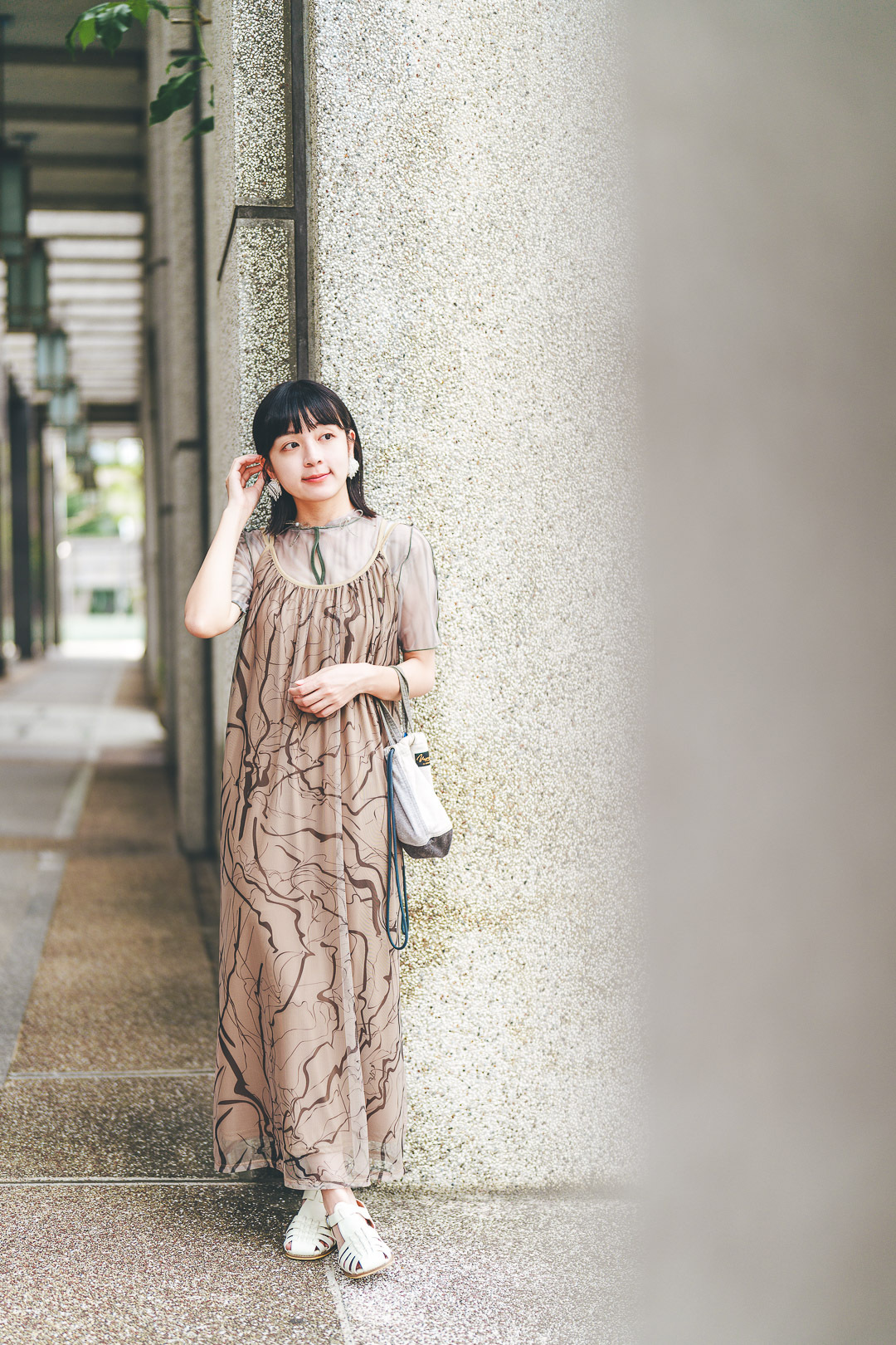 大理石紋薄紗吊帶裙(兩色-暖棕)