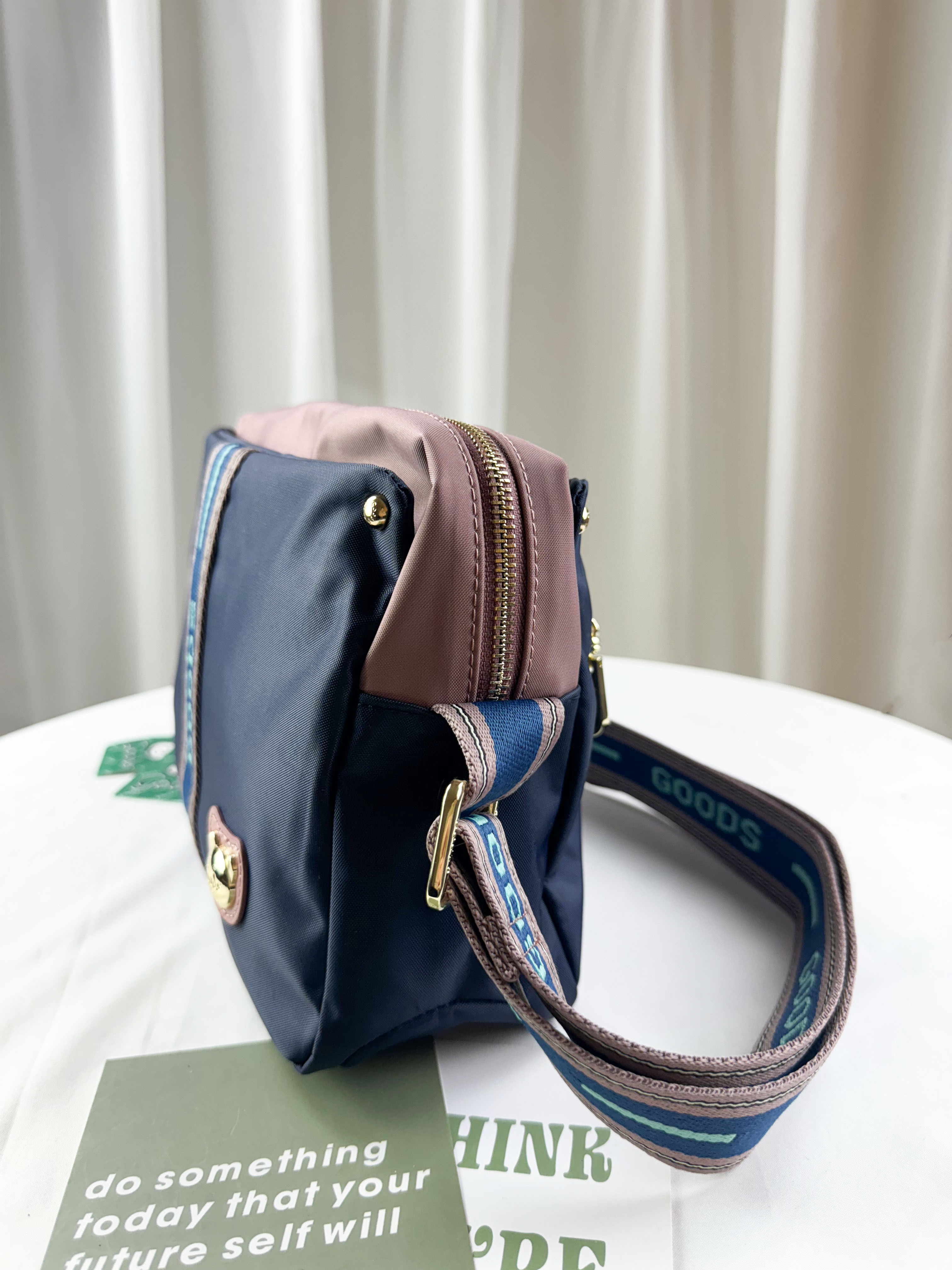 GOODS 織帶藍粉防潑水側背包 #2856
