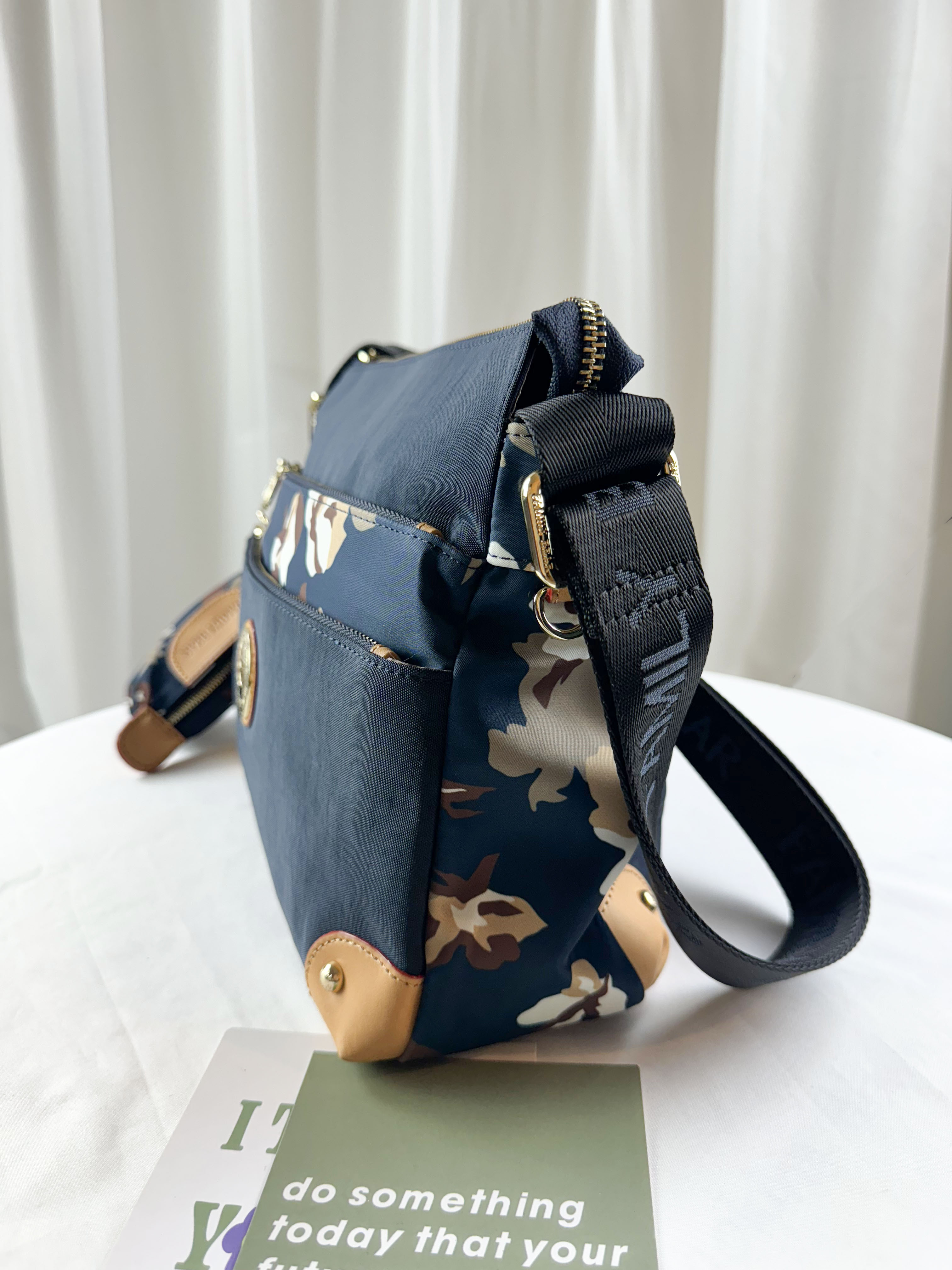 FamilyBear 蝴蝶花拼接藍防潑水側背包 附零錢包 #2045