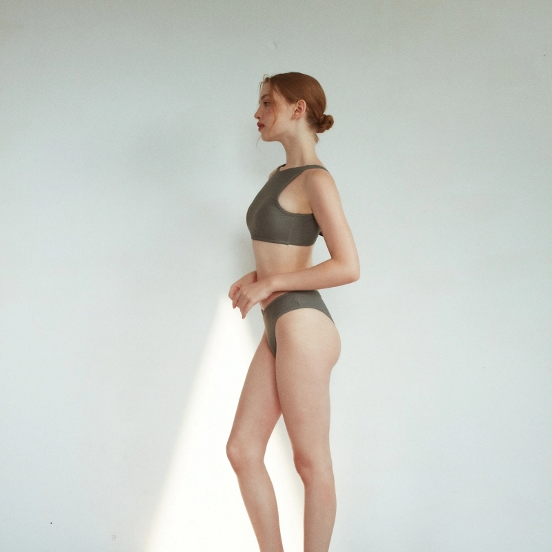 ▲LeReve AIRise V字抓皺泳褲 細膩灰