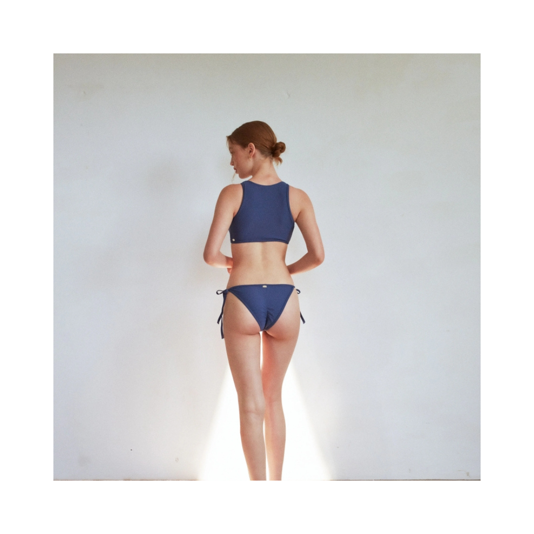 ▲LeReve AIRise 細邊綁帶泳褲 自在藍