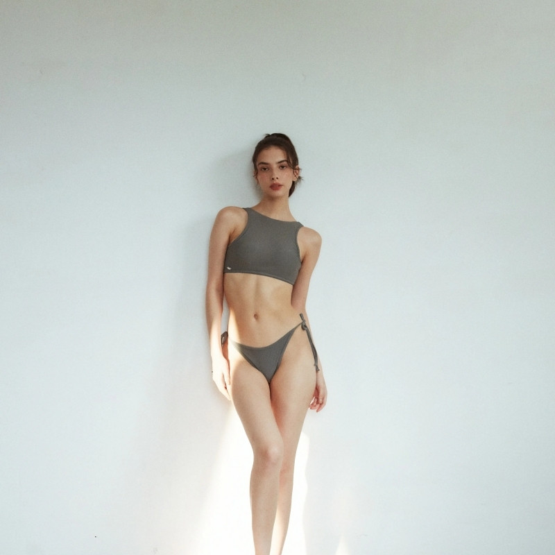 ▲LeReve AIRise 細邊綁帶泳褲 細膩灰