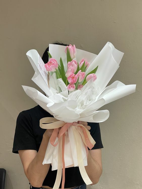 害羞的小姊姊鬱金香花束