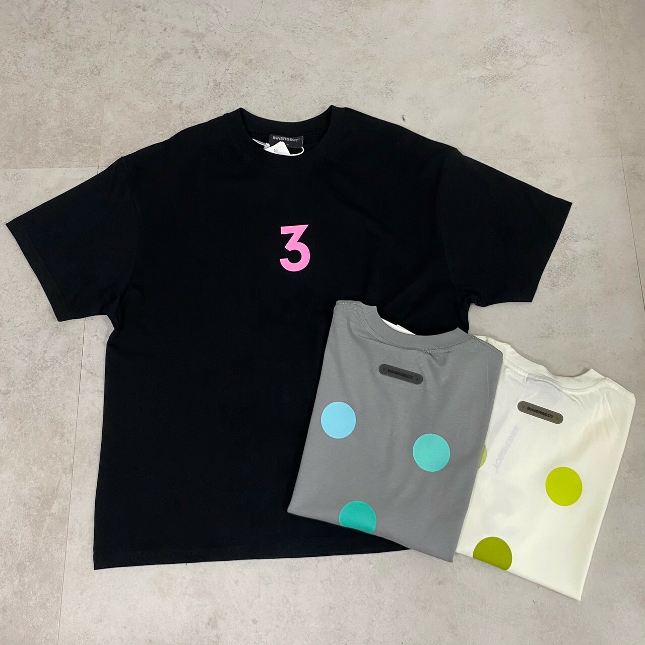 INNERSECT 三生萬物 寬鬆圓領 背後圓點 胸口數字3短Tee INN24SSTTE022
