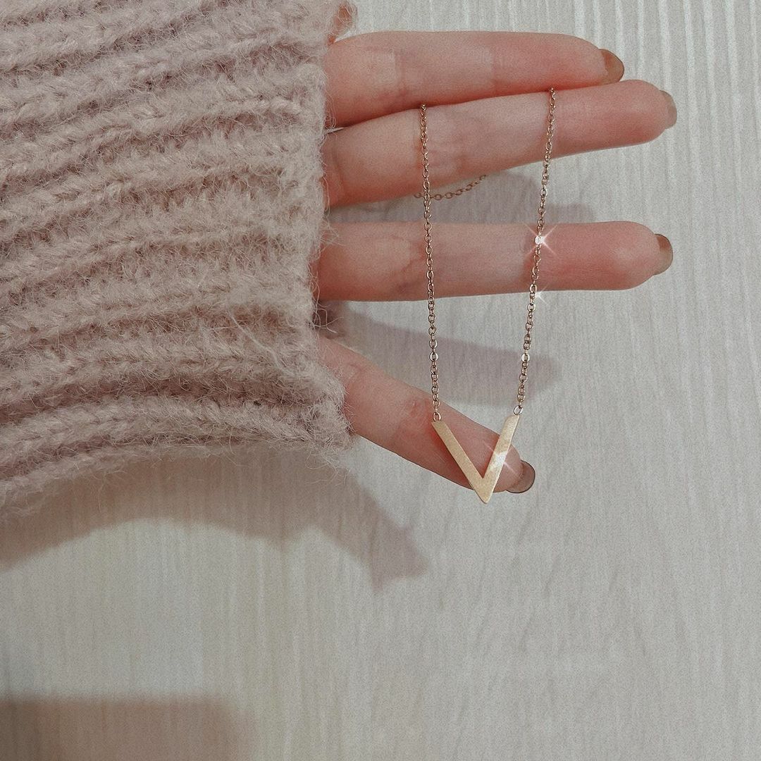 玫瑰金V字不褪色醫療鋼項鍊