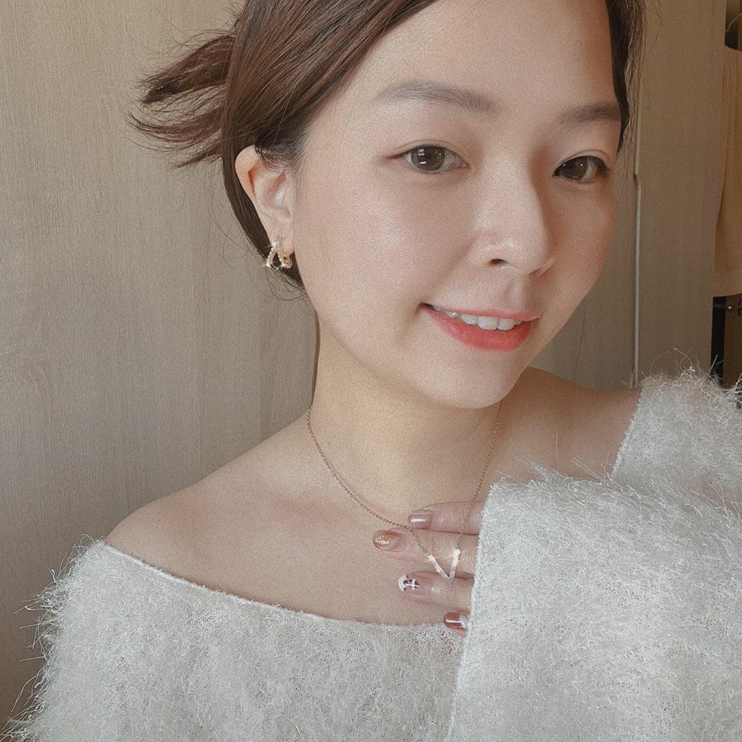 玫瑰金V字不褪色醫療鋼項鍊