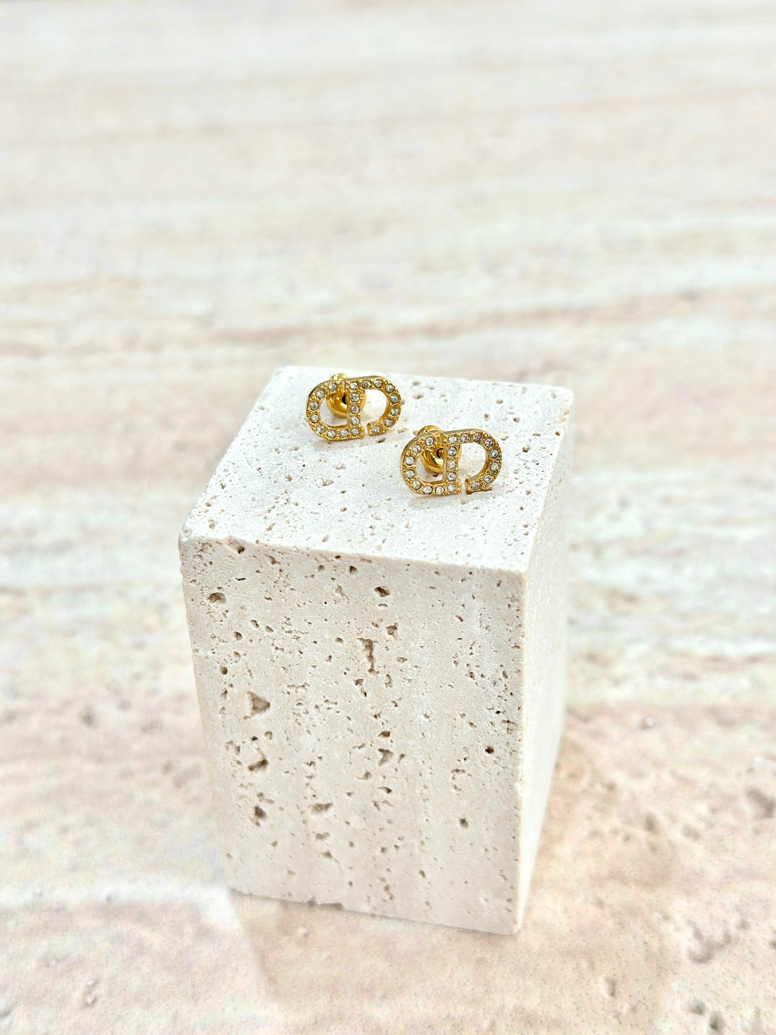 DIOR Petit CD Mini Stud Earrings E3045