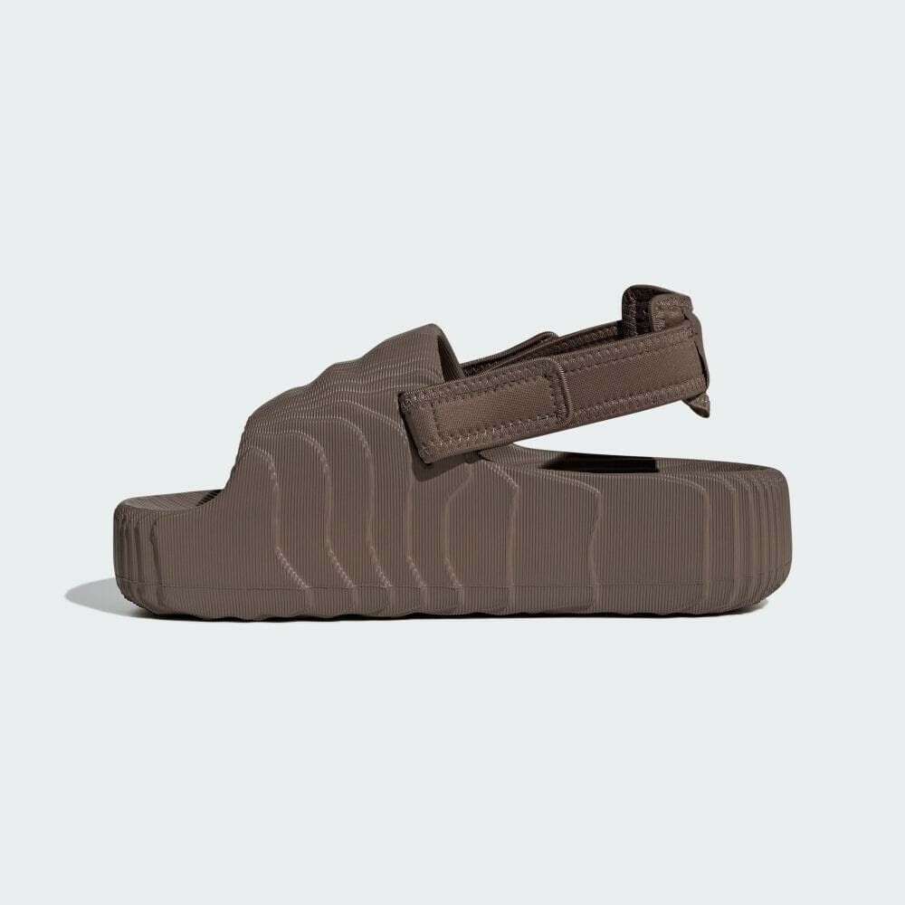 【adidas ADILETTE 22 XLG W 厚底涼拖鞋 - 咖啡 】
