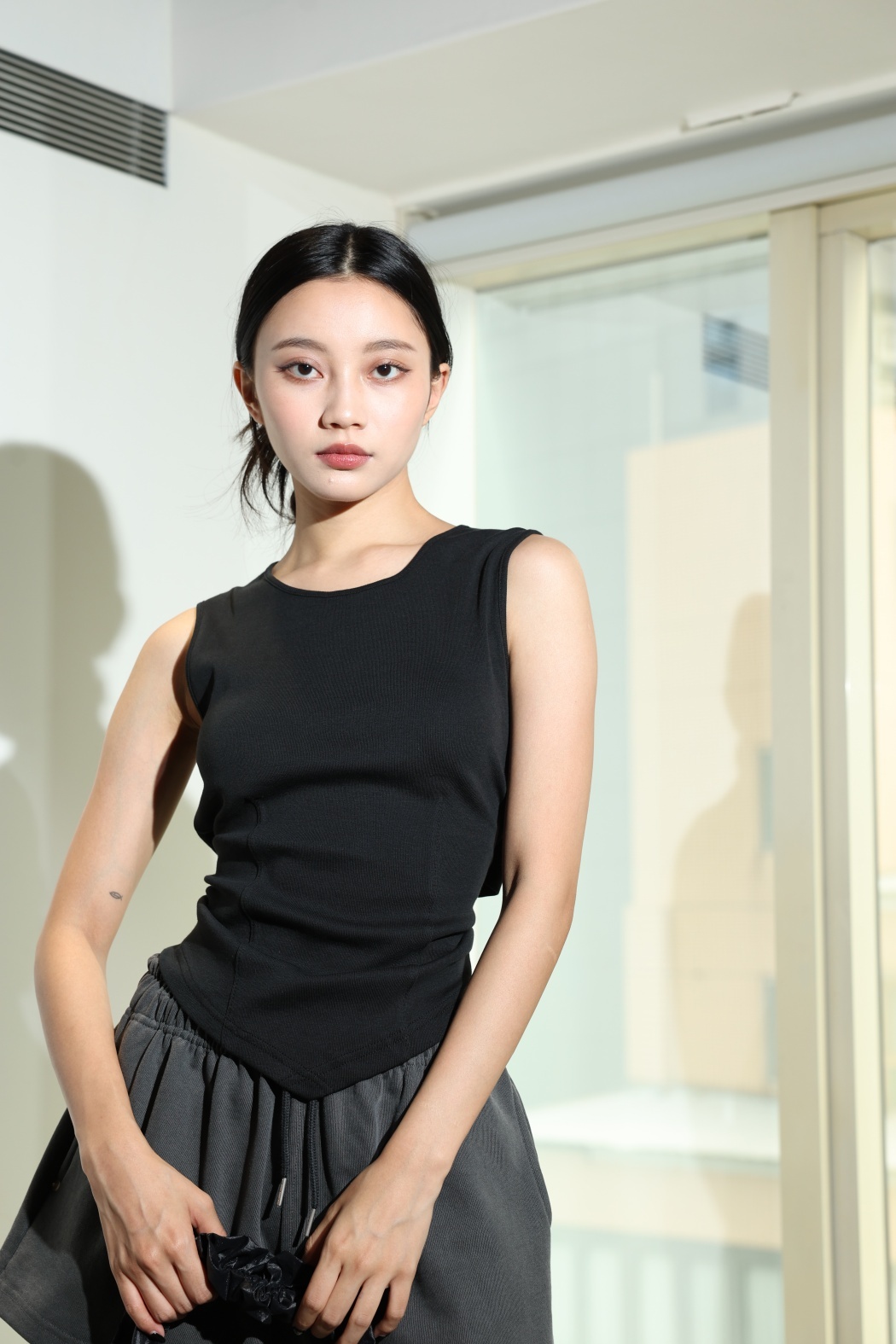 【瑕疵】腰線綁結背心-黑