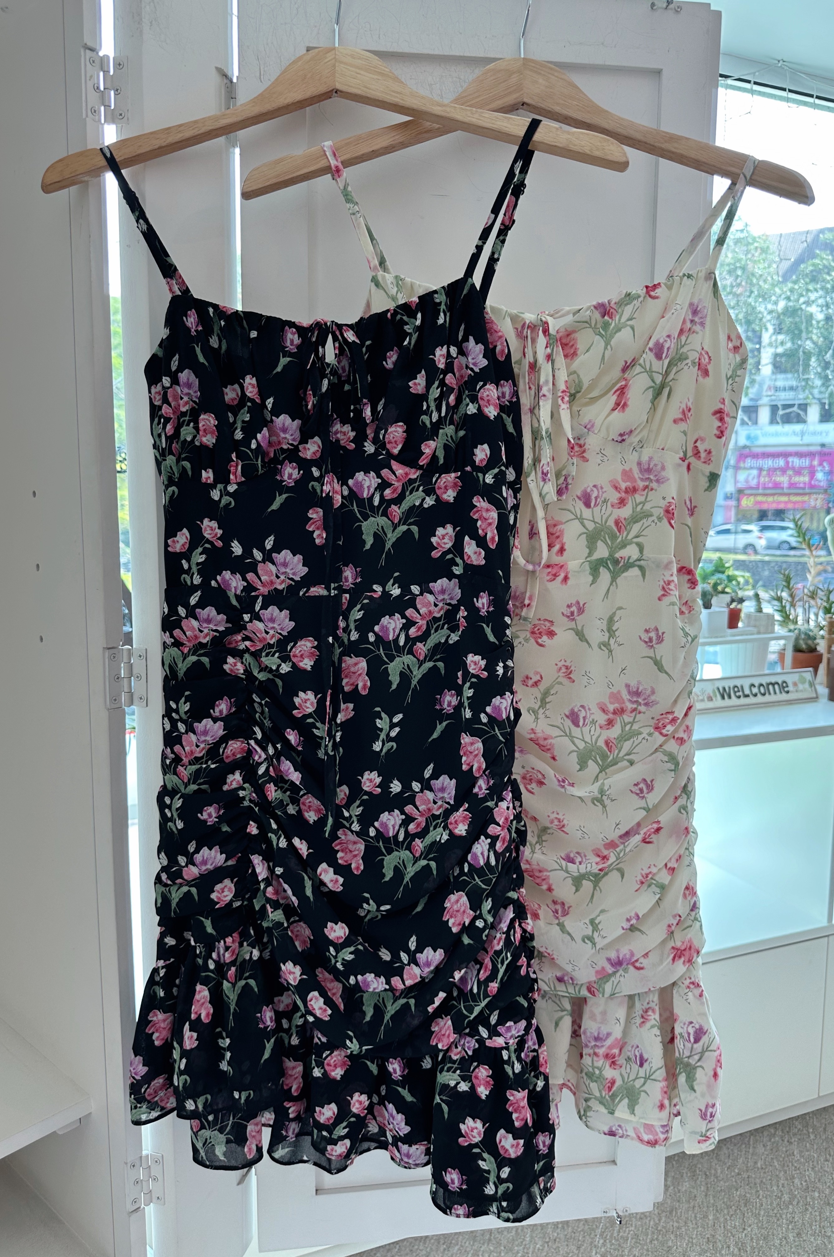 STRAP FLORAL CHIFFON SHORT DRESS