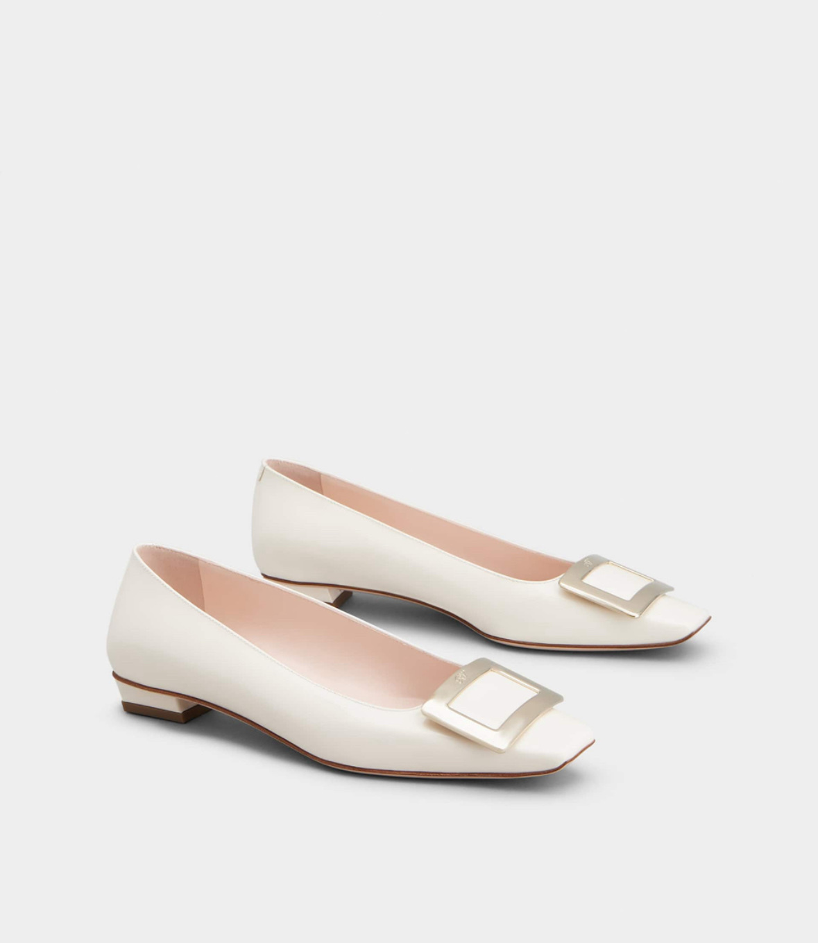 RV 白色漆面金釦低跟鞋 -M