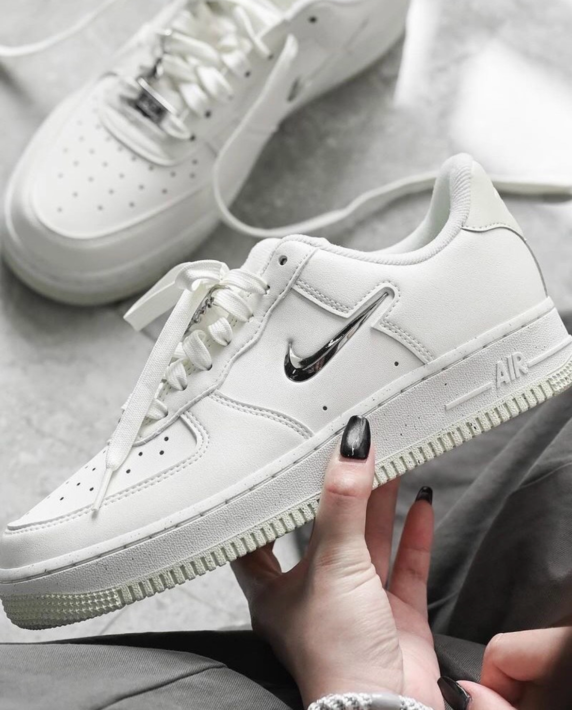 Nike Air Force 1 AF1 液態小銀勾 白色 Y2K 皮革 女款 FN8540-100/預購