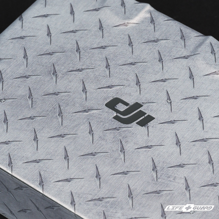 鋼板貼膜質感特寫，LIFE+GUARD 設計風格