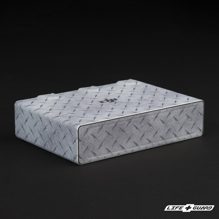 鋼板貼膜質感特寫，LIFE+GUARD 設計風格