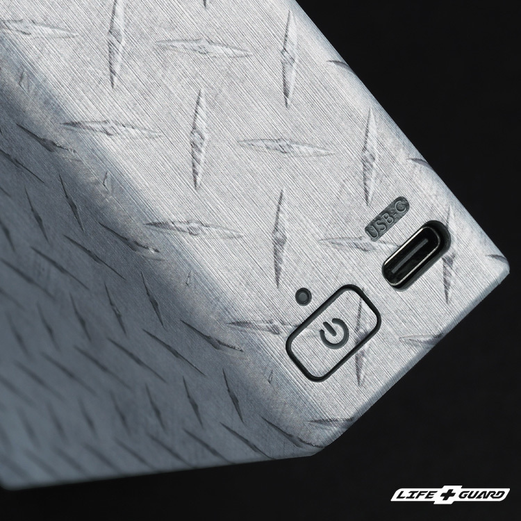 鋼板貼膜質感特寫，LIFE+GUARD 設計風格