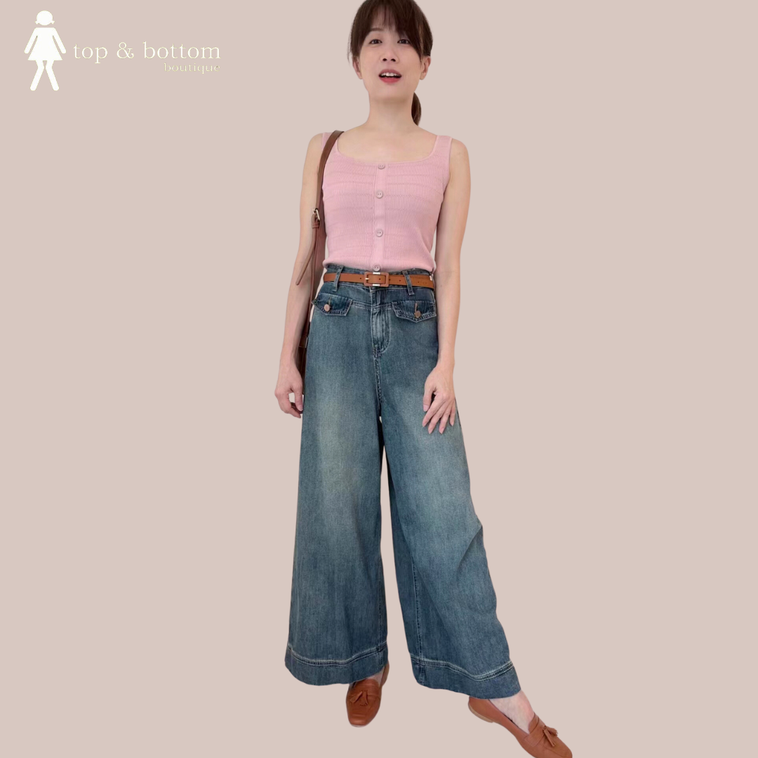 STRAP BUTTON KNIT TOP