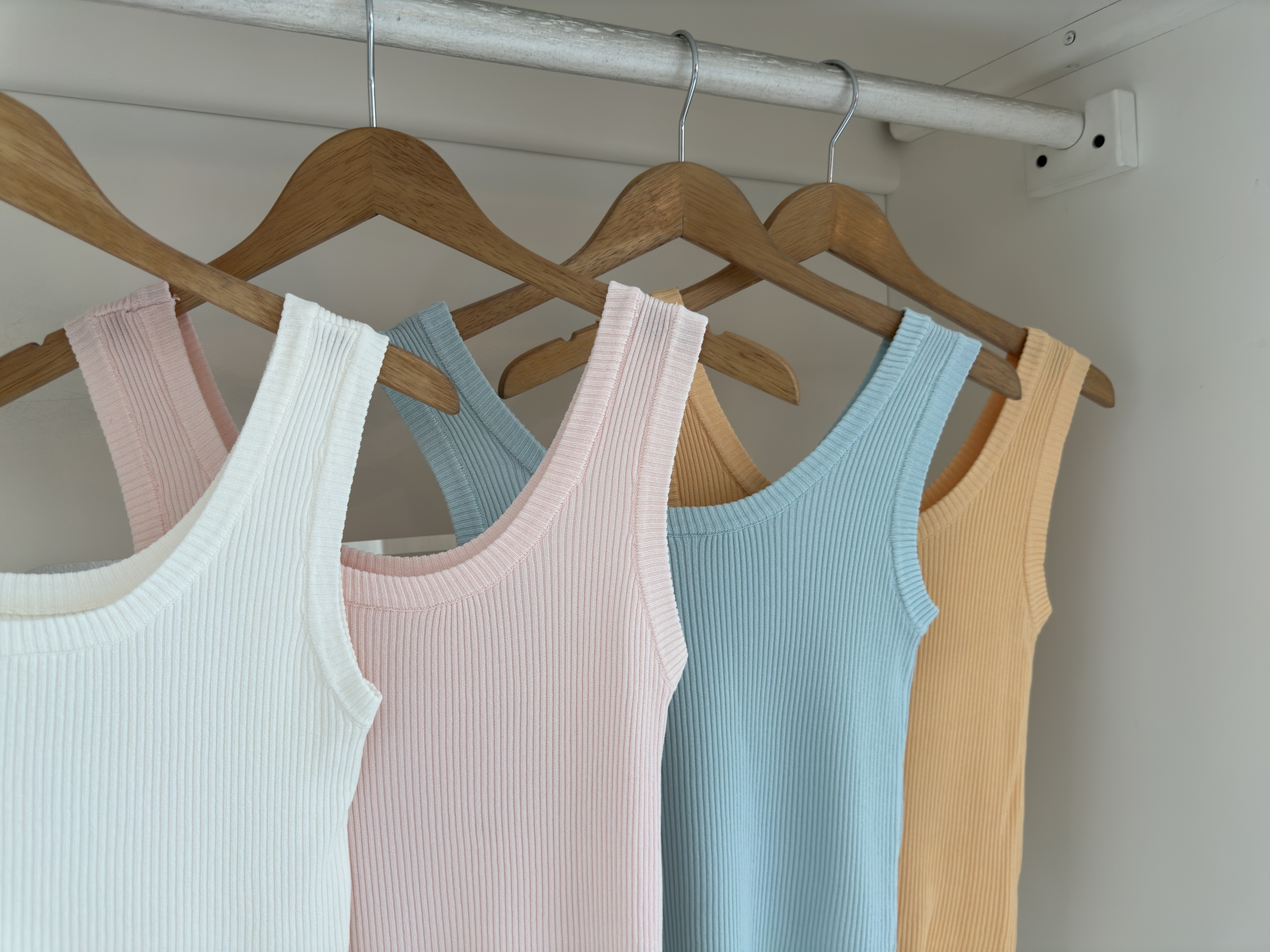 STRAP INNER KNIT TOP