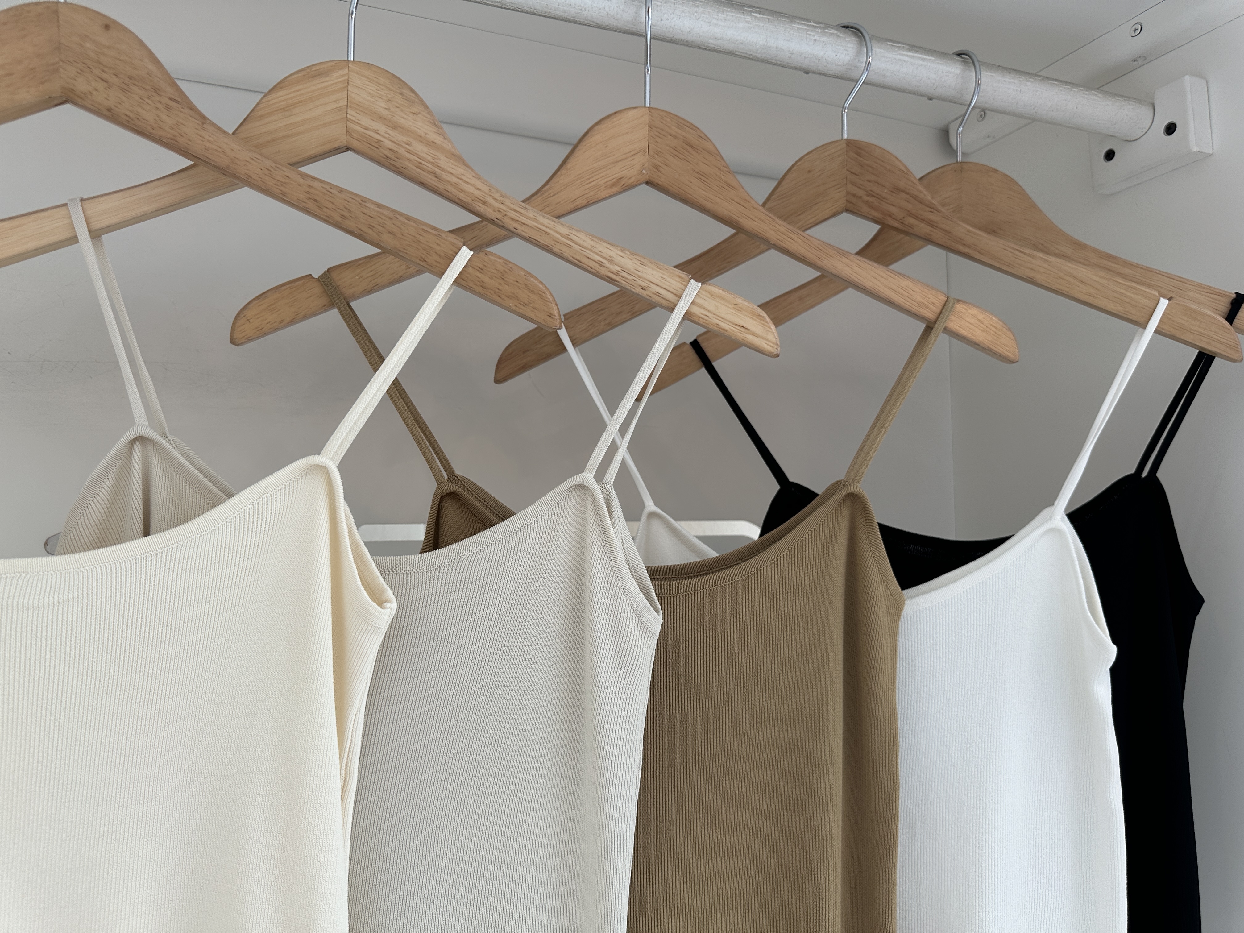 STRAP INNER KNIT TOP