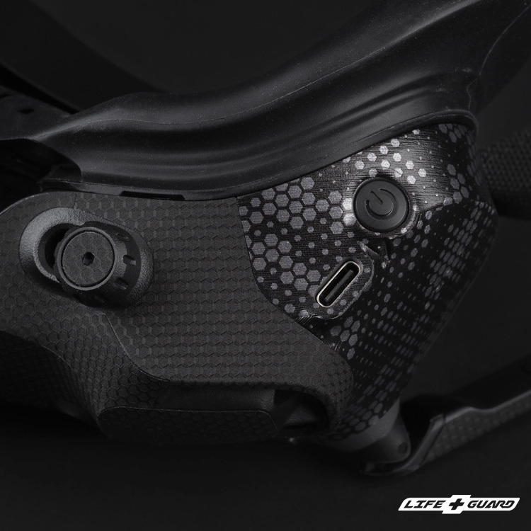 灰曼巴貼膜質感特寫，LIFE+GUARD 設計風格