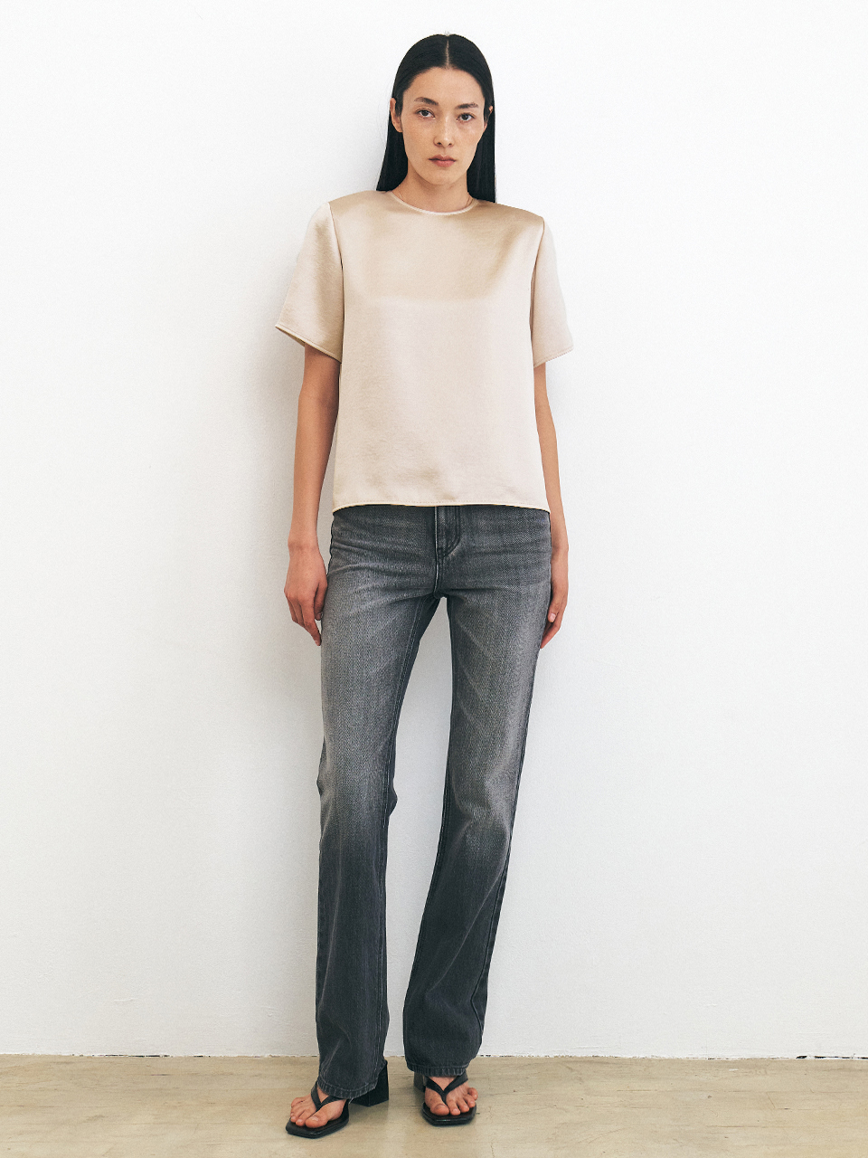 霧光質感緞面上衣