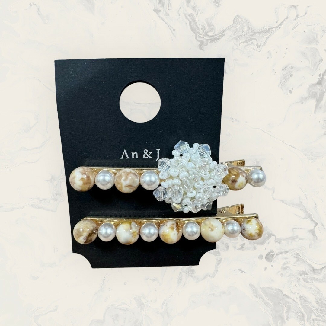 韓國直送髮飾 交錯排列珍珠+石紋球+小珠珠+晶珠纏繞繡花手工髮夾 二件組