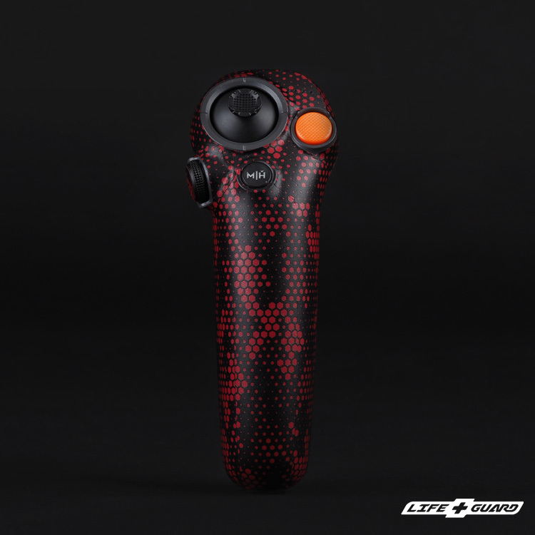 紅曼巴貼膜質感特寫，LIFE+GUARD 設計風格