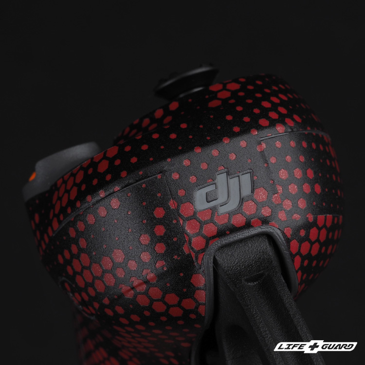 LIFE+GUARD 穿越搖桿貼膜安裝示意，適用 DJI RC Motion 3