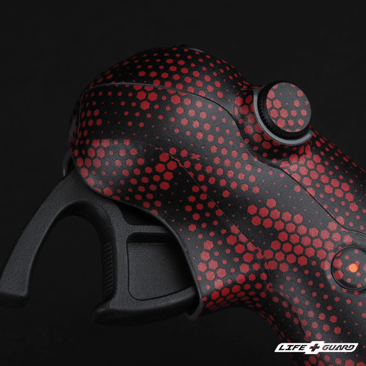 紅曼巴貼膜質感特寫，LIFE+GUARD 設計風格