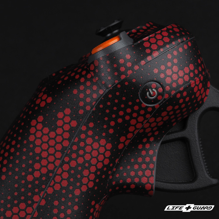 紅曼巴貼膜質感特寫，LIFE+GUARD 設計風格