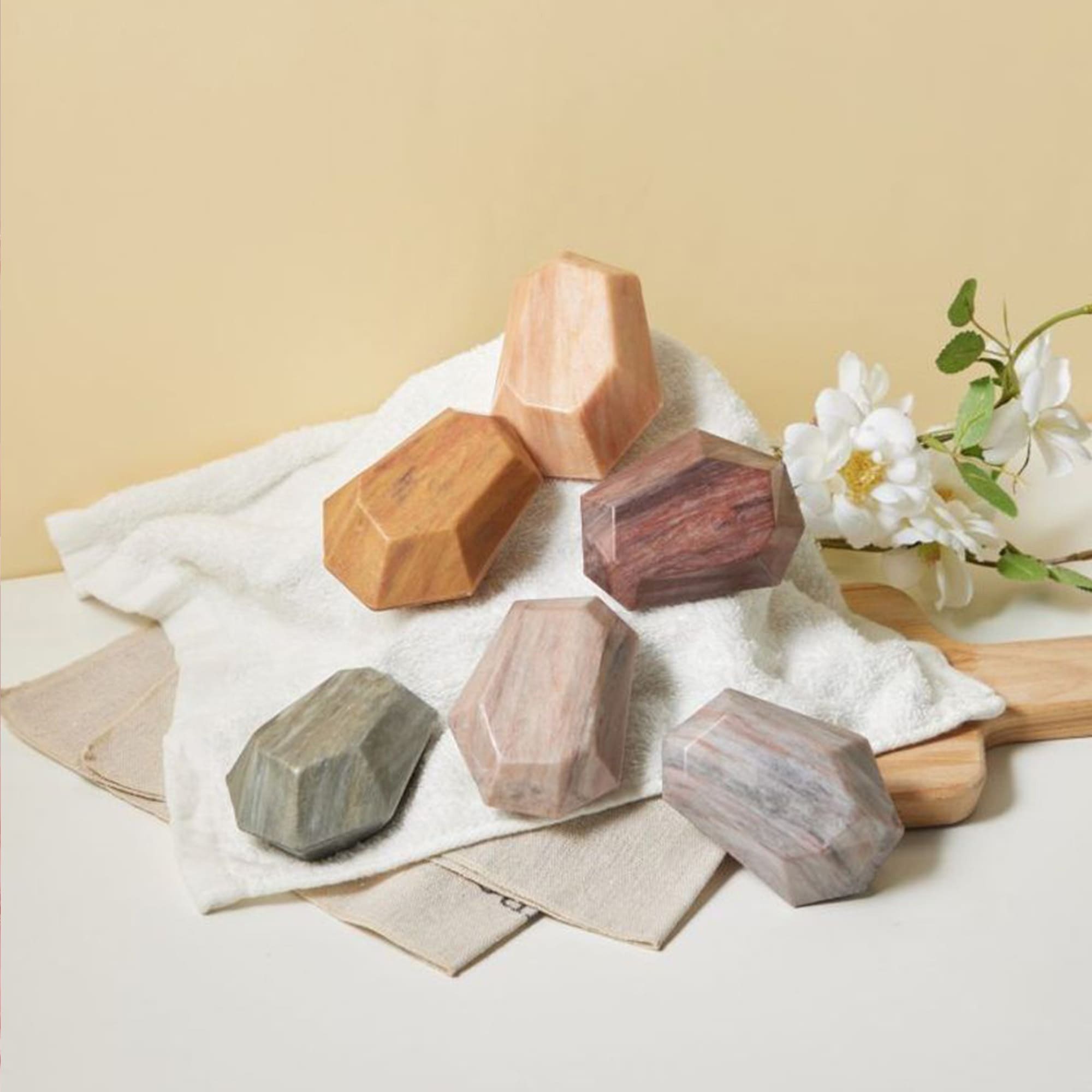 波波黛莉Popdaily報導：油肌男女孩不再深陷油田危機，重現潤滑光澤感洗出好膚況！