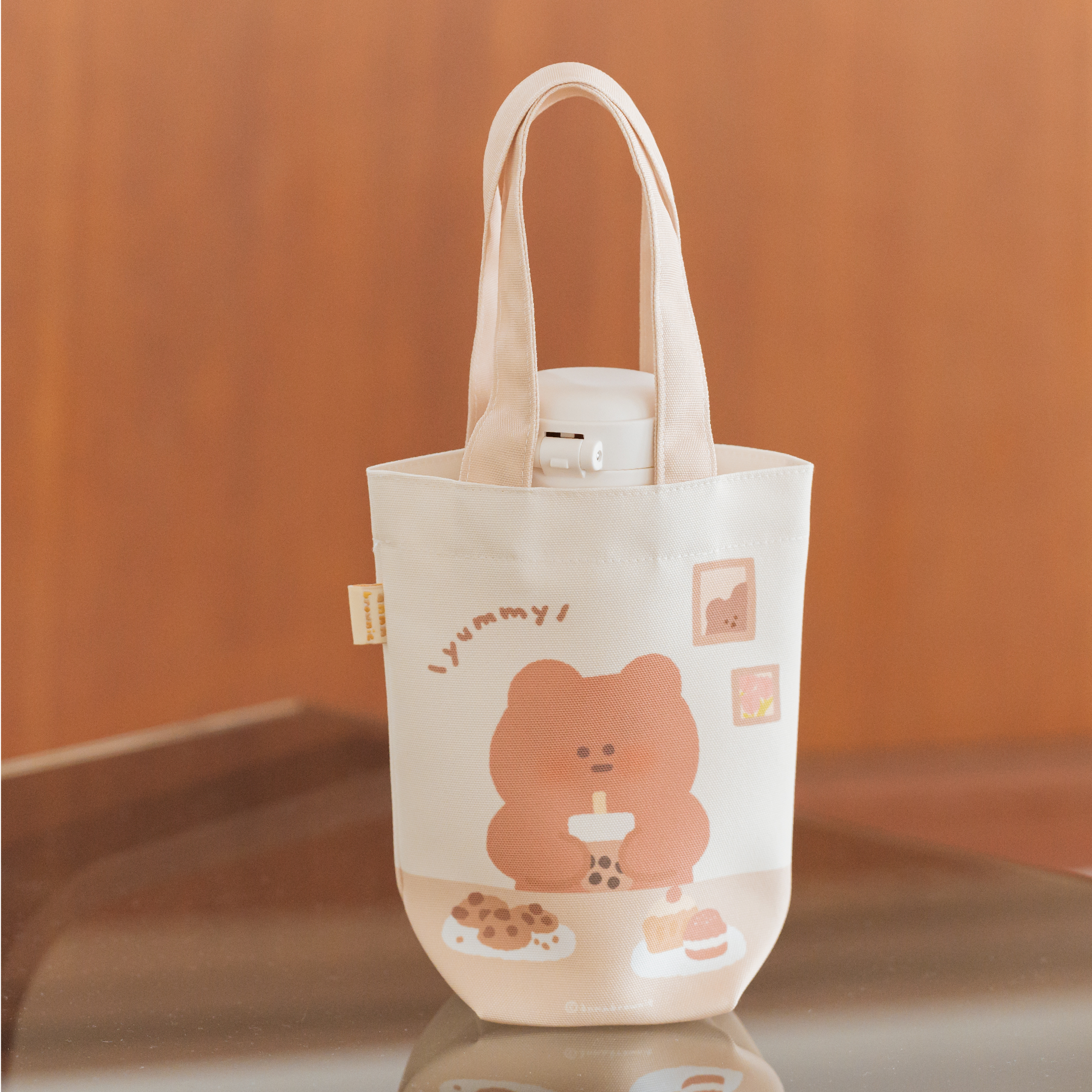 【慢慢挑 x annnbrownie布朗尼-2面圖案防潑水提袋】 A.熊熊點心款