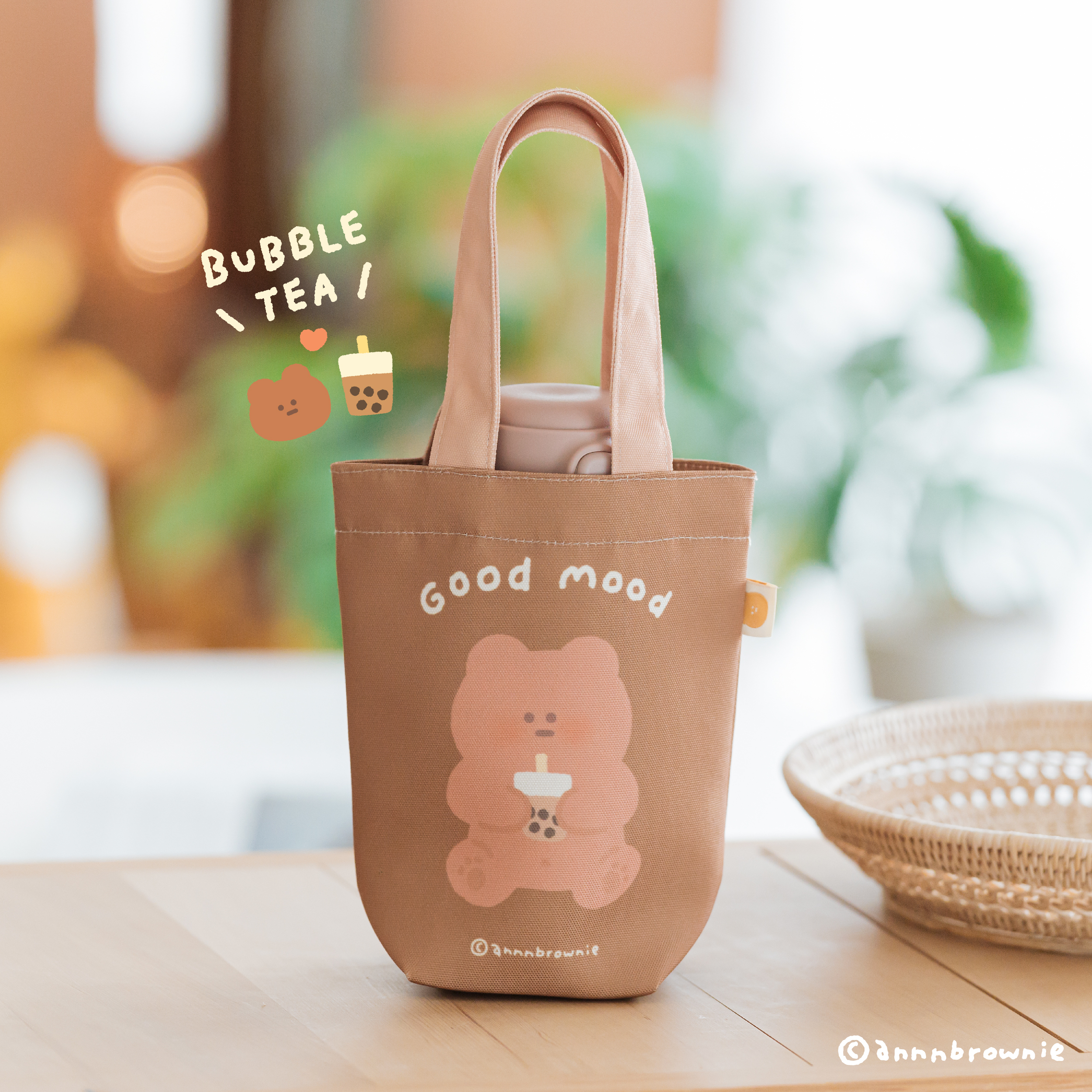 【慢慢挑 x annnbrownie布朗尼-2面圖案防潑水提袋】 B.珍奶熊款