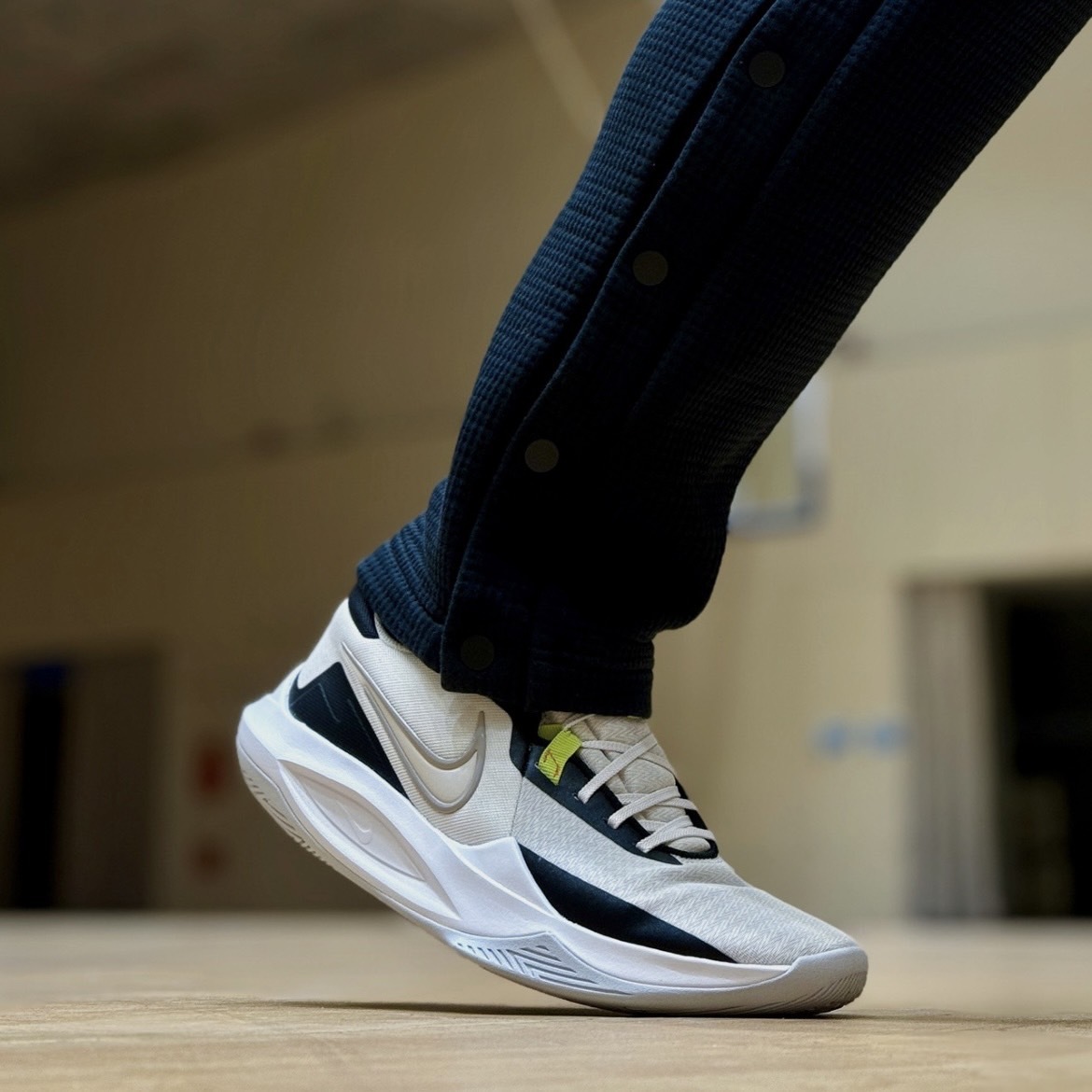 NIKE PRECISION VI 男女款 白黑色 訓練 舒適 緩震 耐磨 運動 籃球鞋