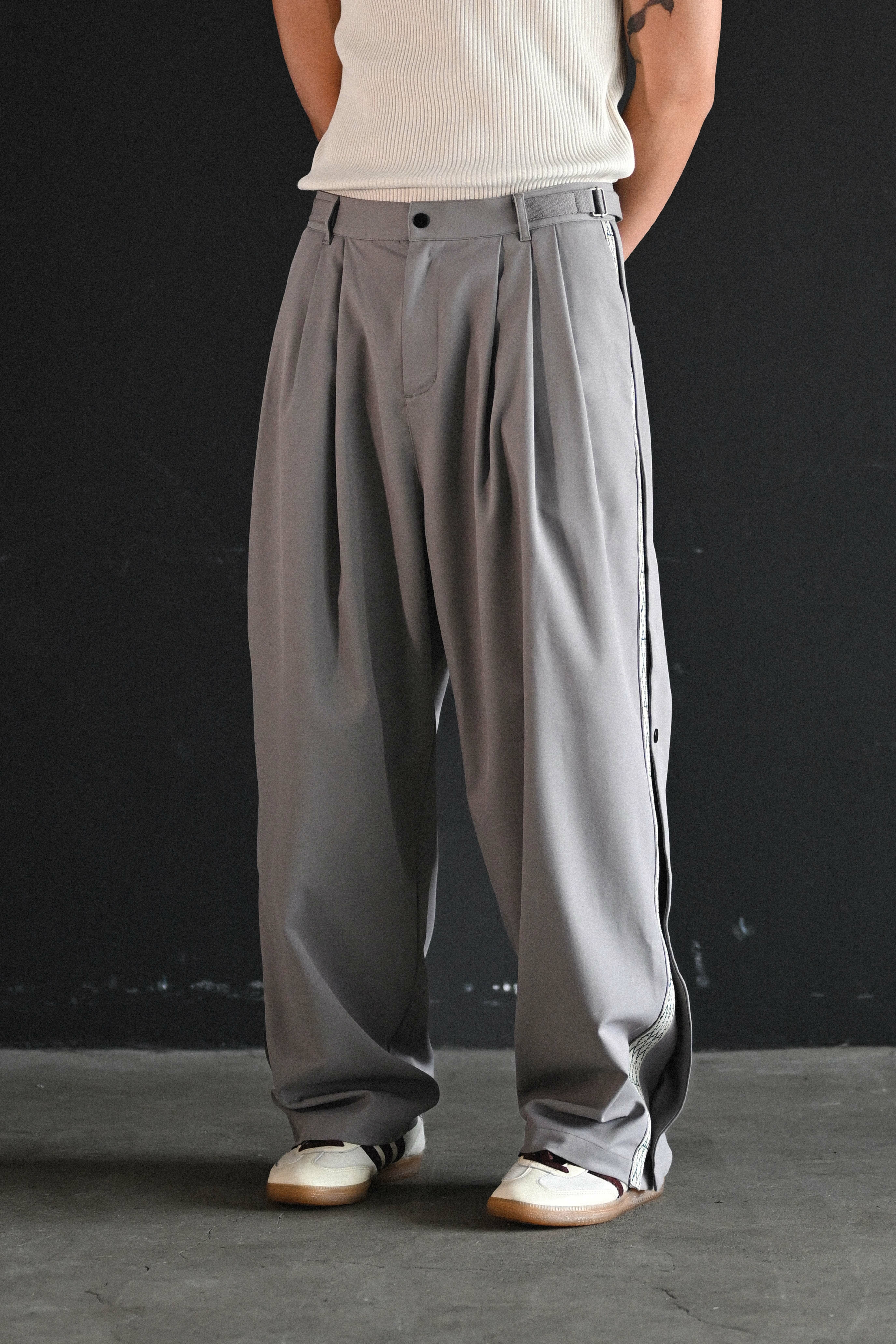 ARC TOTEM TRACK PANTS - GREY