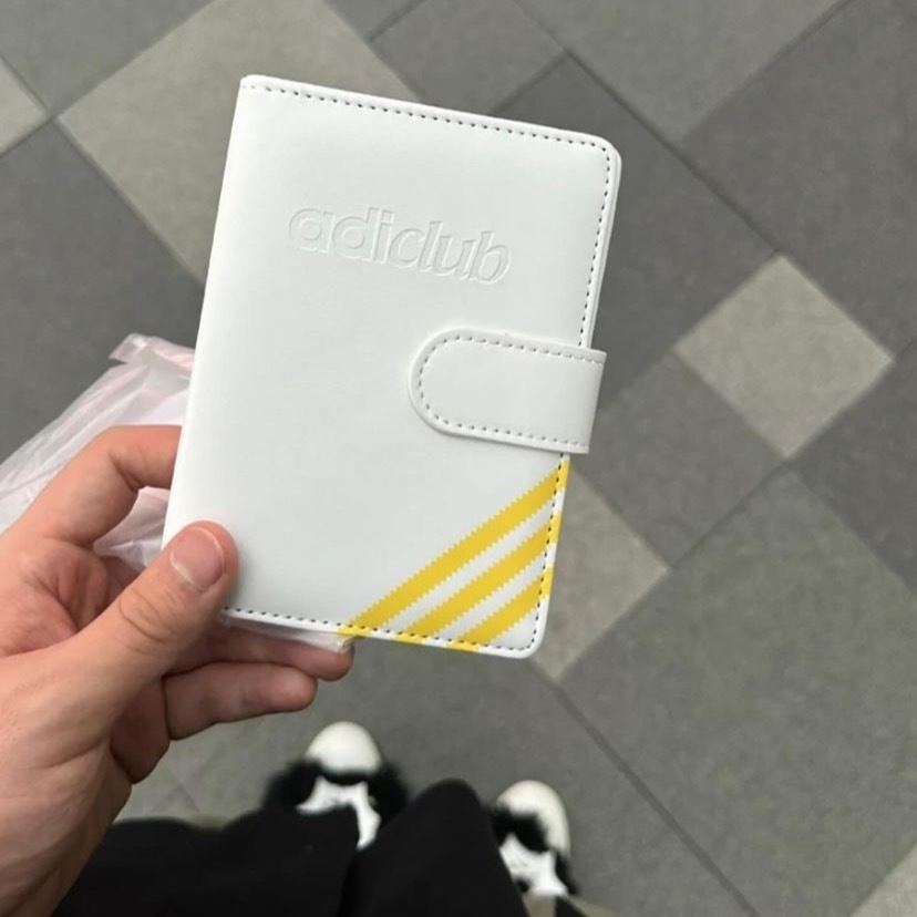 Adidas限定護照夾 白黃