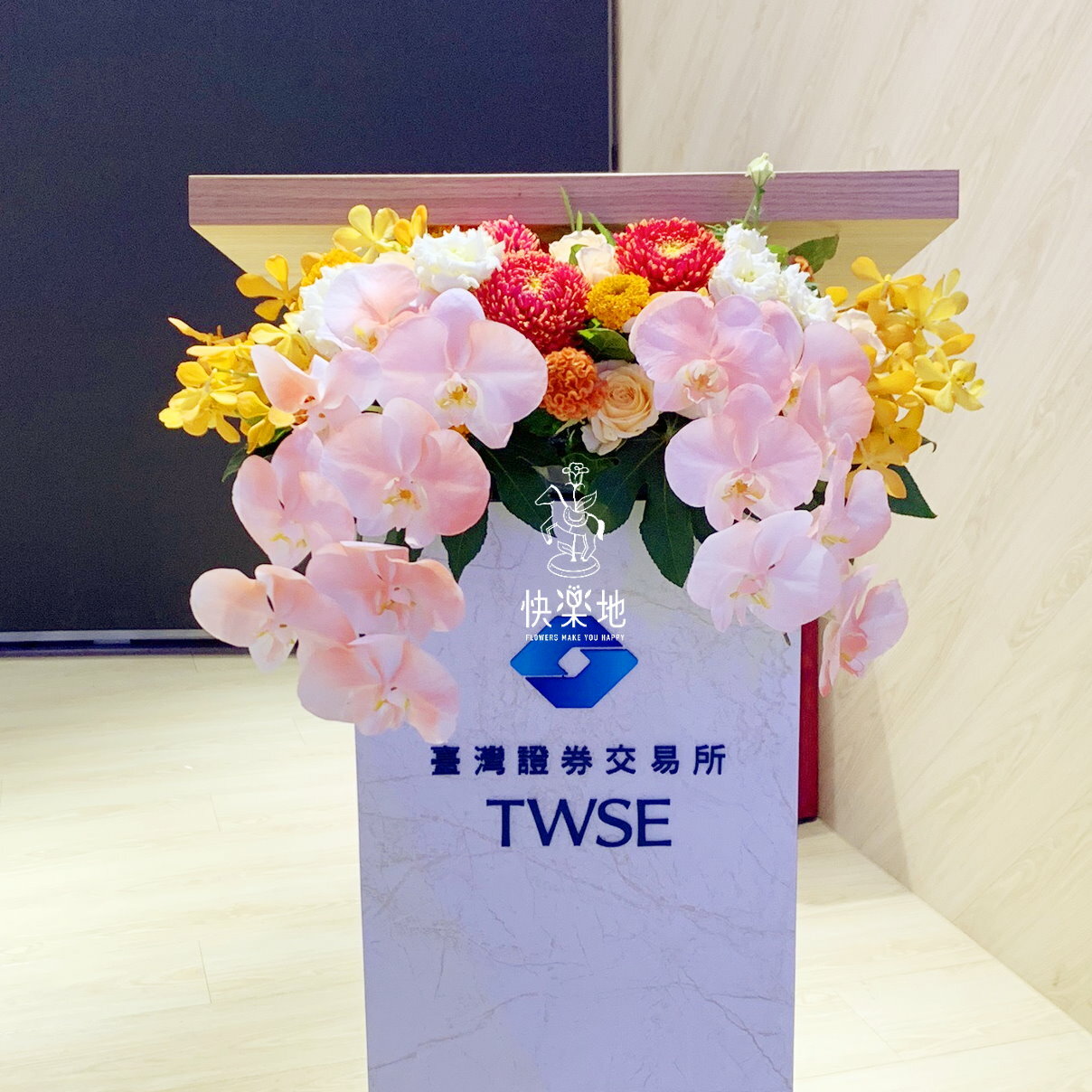 霞光 I 講桌花 I 司儀台花 AF240401