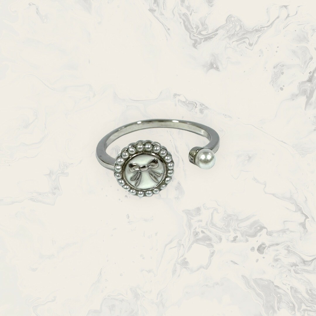 韓國直送戒指 可調式 小珍珠框中蝴蝶結圖案白圓＋珍珠 鍍14K