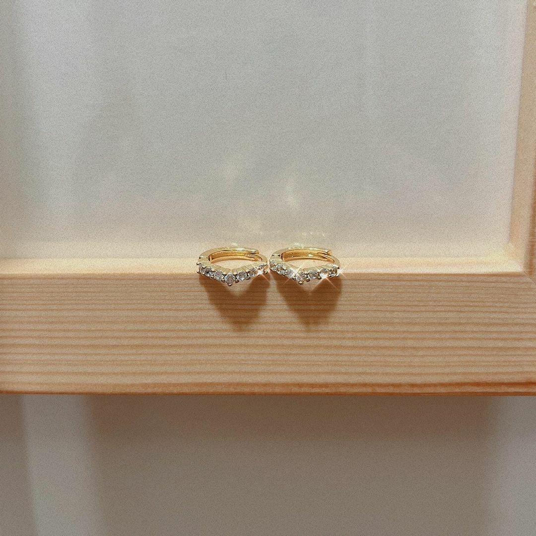 Tiara女王皇冠V型碎鑽金色耳扣