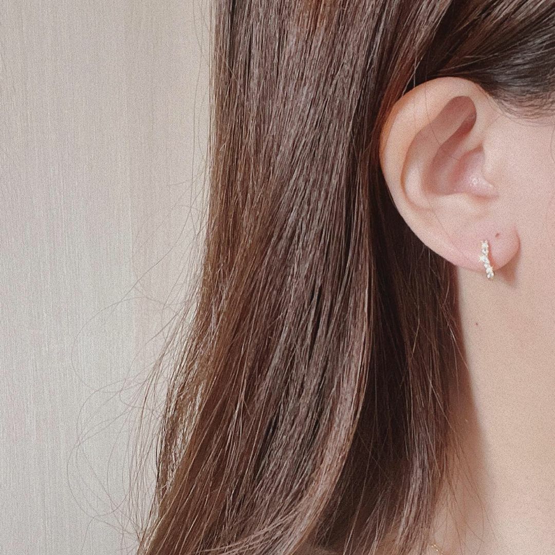 Tiara女王皇冠V型碎鑽金色耳扣